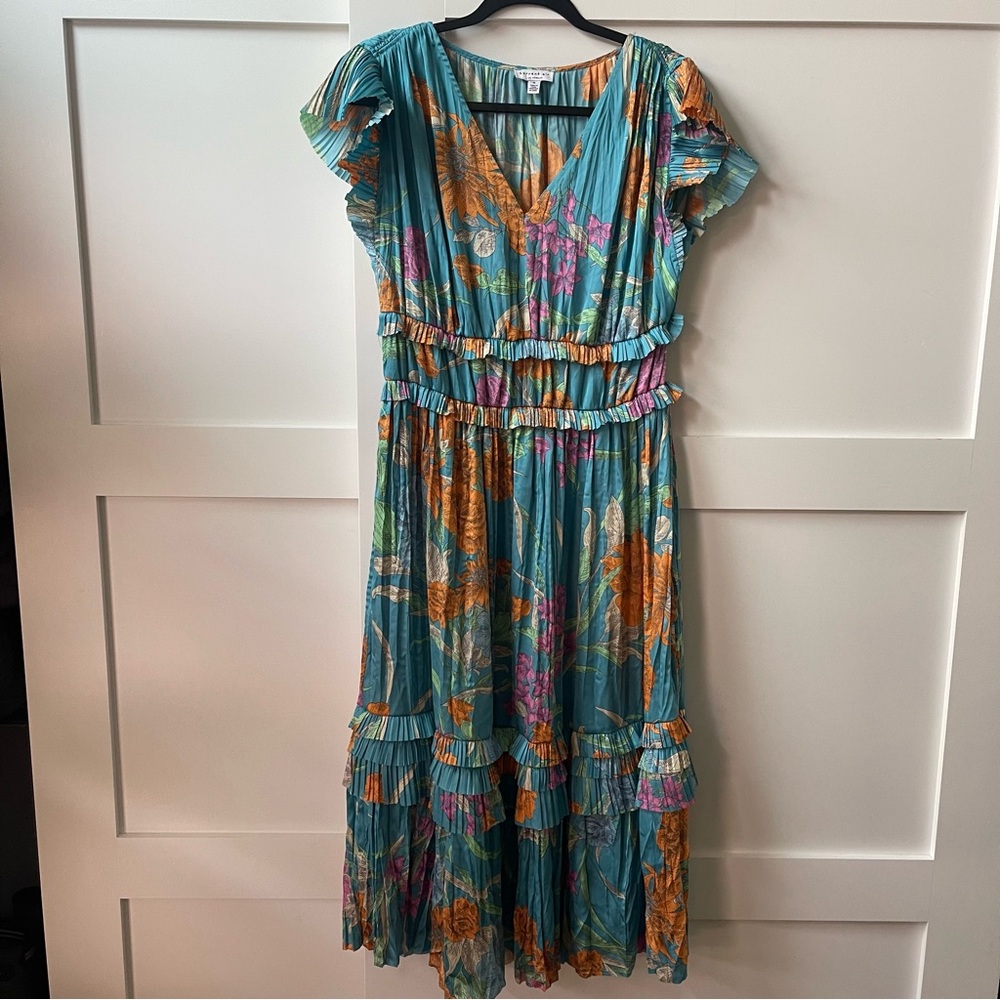 Current Air Los Angeles size M Floral V-Neck Midi Dress